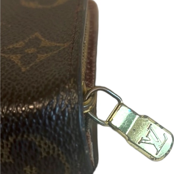 Louis Vuitton Compact Monogram Wallet - Picture 13 of 14